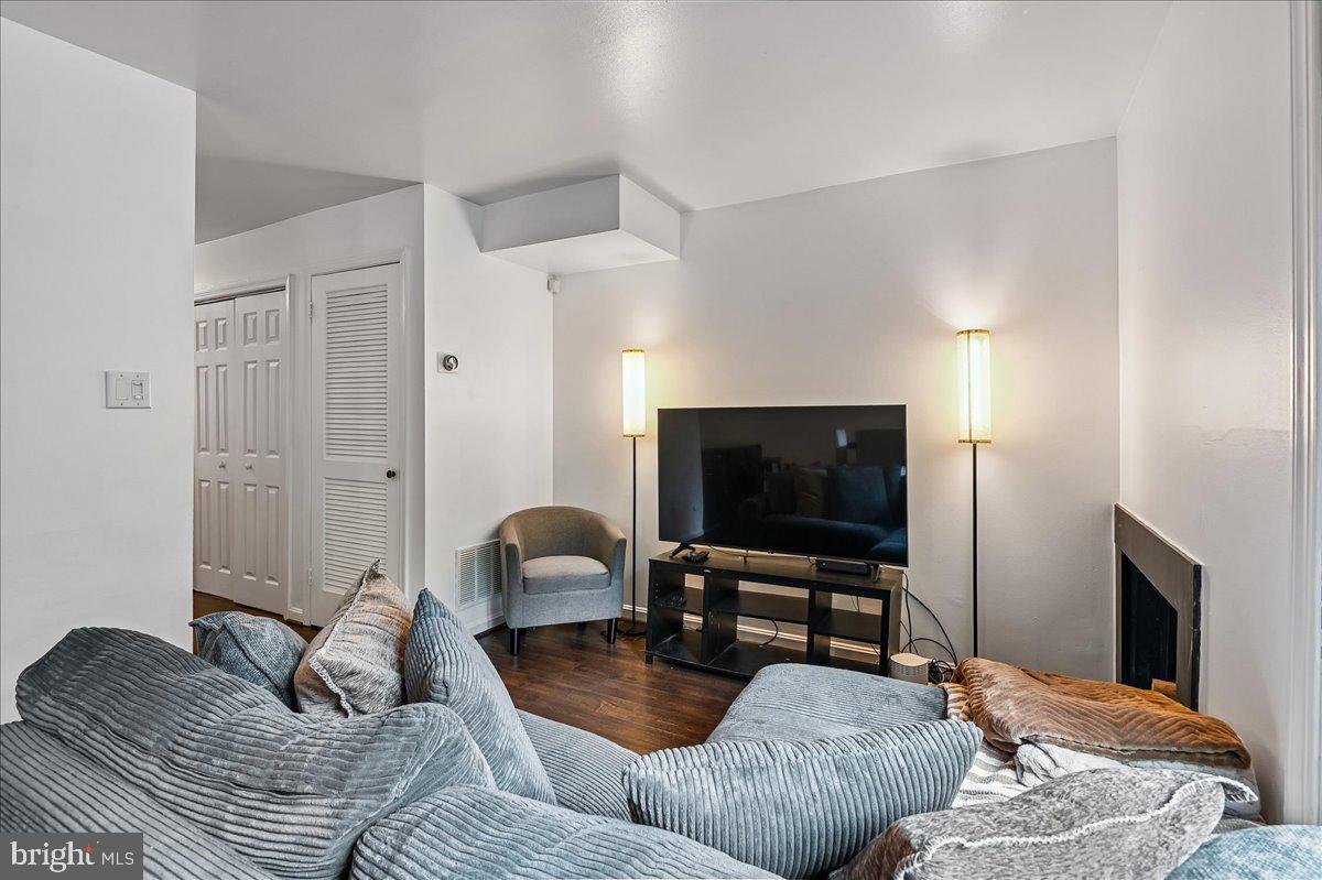 8910 Fairhaven Property Photo 8