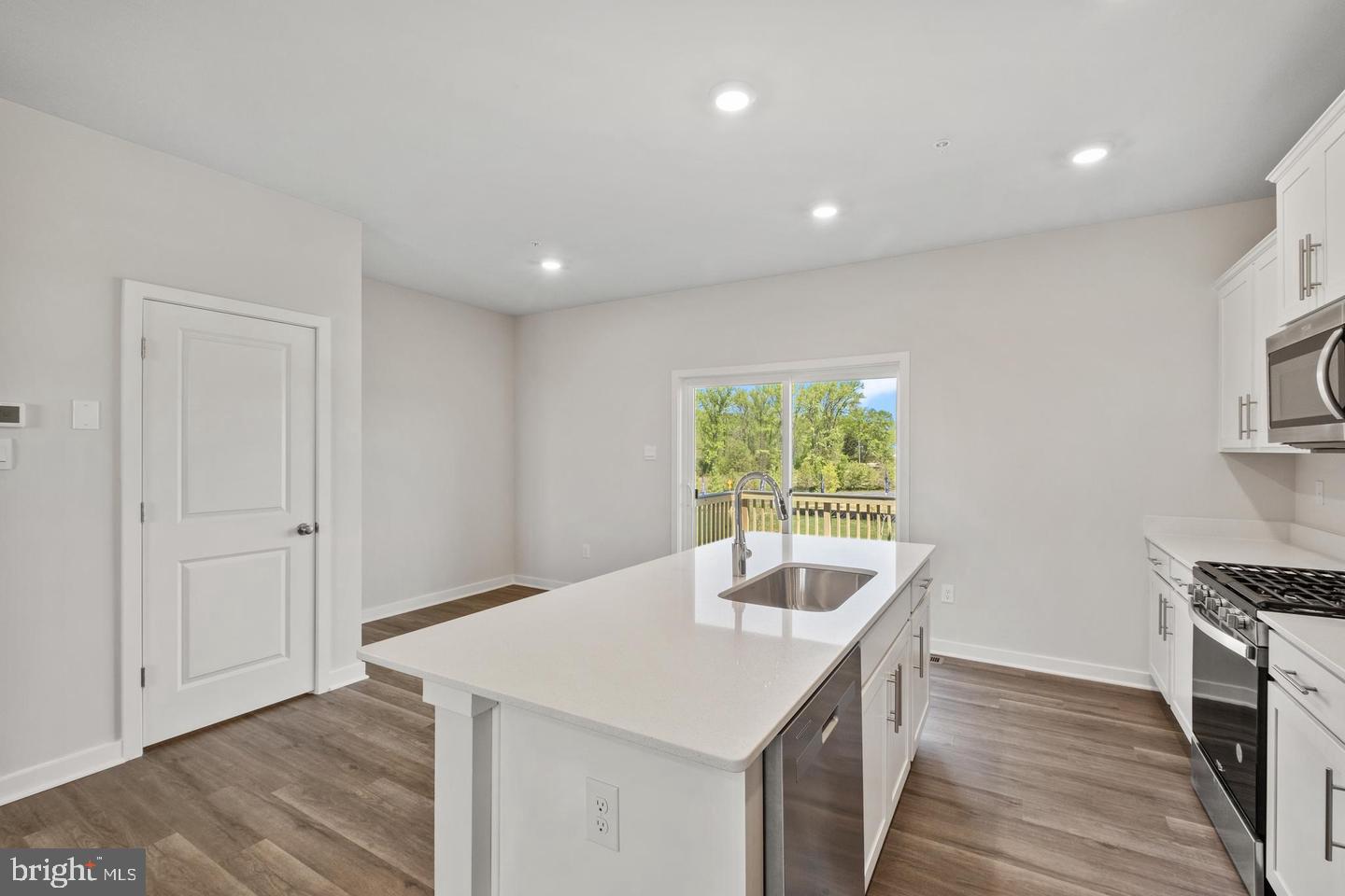 7542 Silver Thread Way Property Photo 6