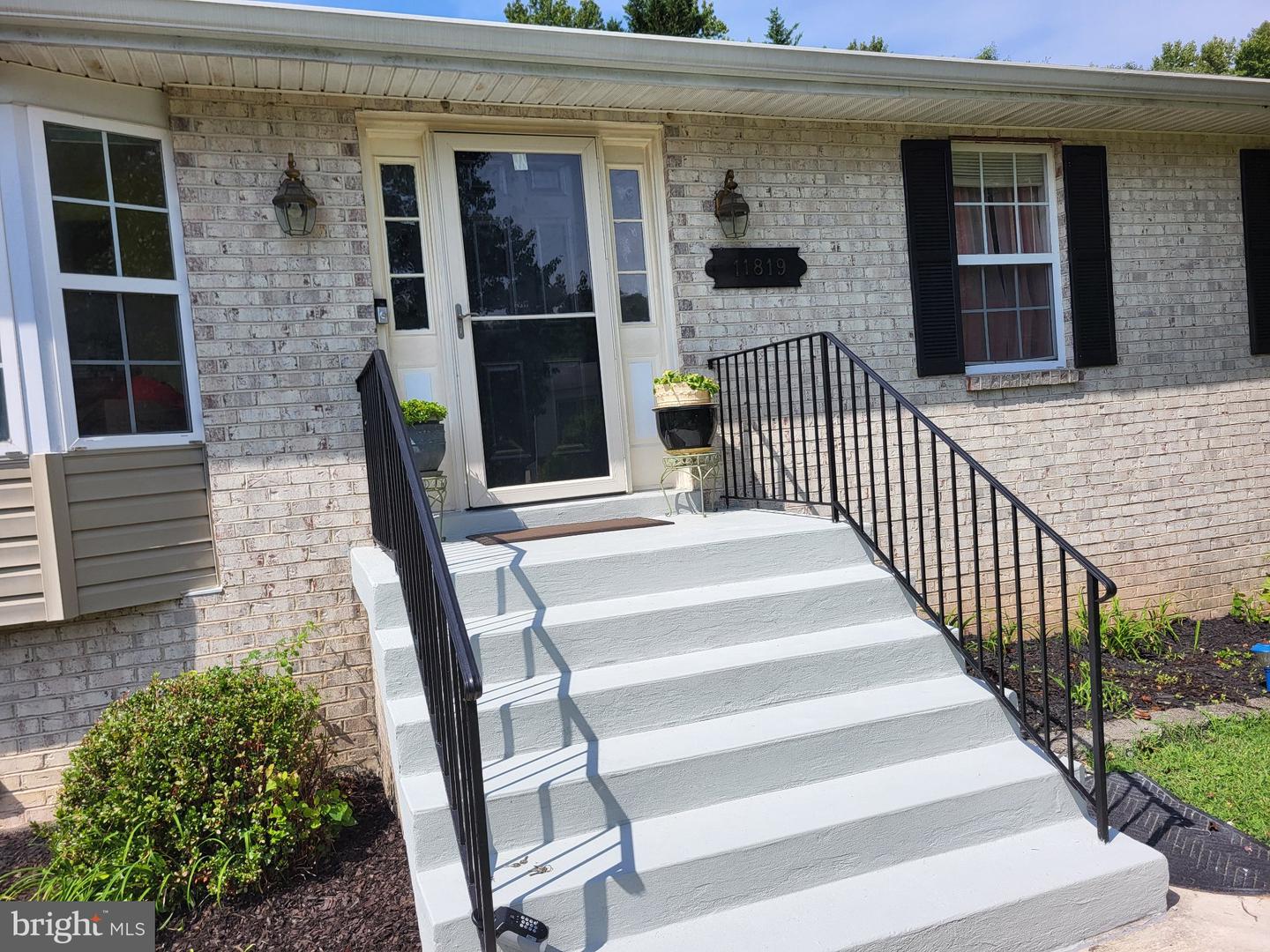11819 Sylvia Dr Property Photo 2