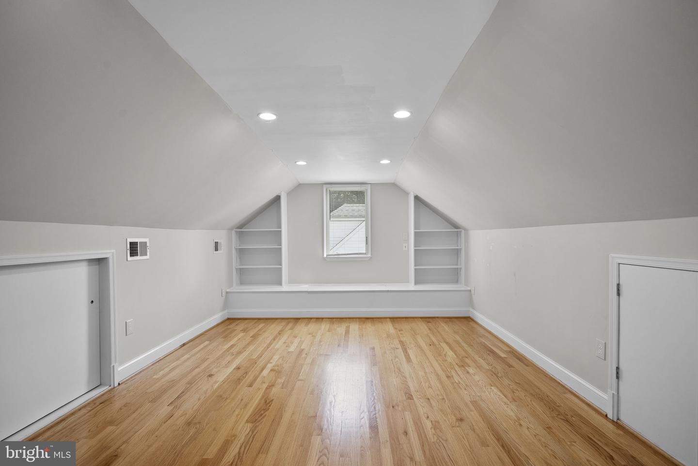 4810 Delaware St Property Photo 8