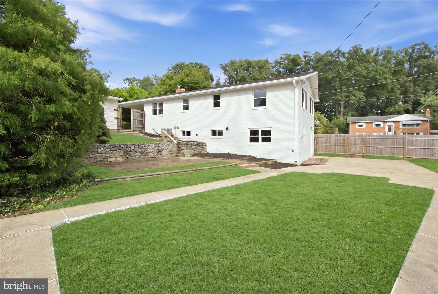 9013 Pinehurst Dr Property Photo 3