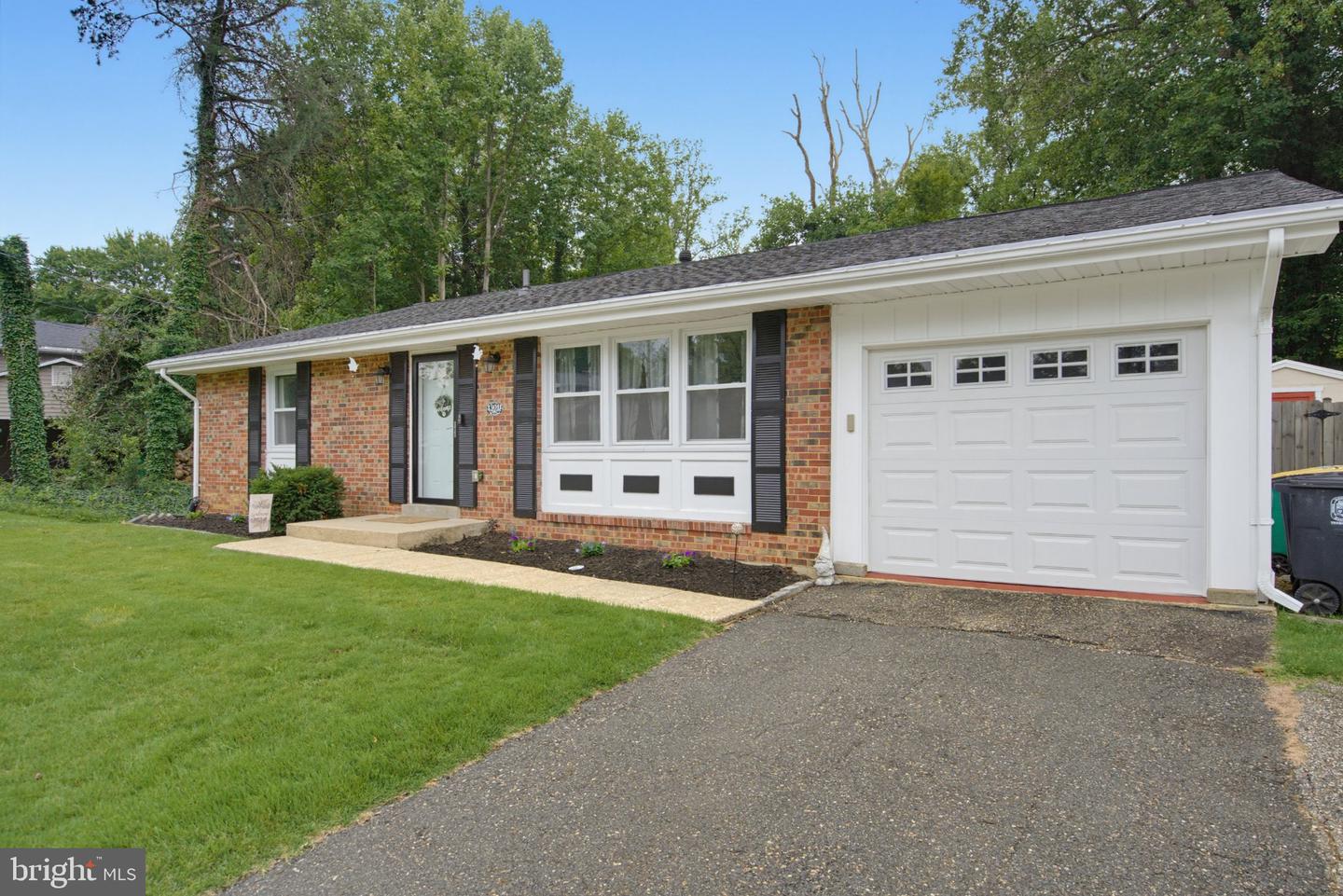 13011 Clarion Rd Property Photo 2
