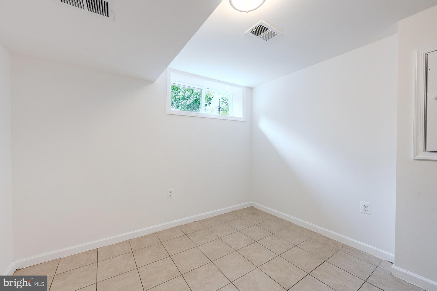 9737 51st Ave Property Photo 21