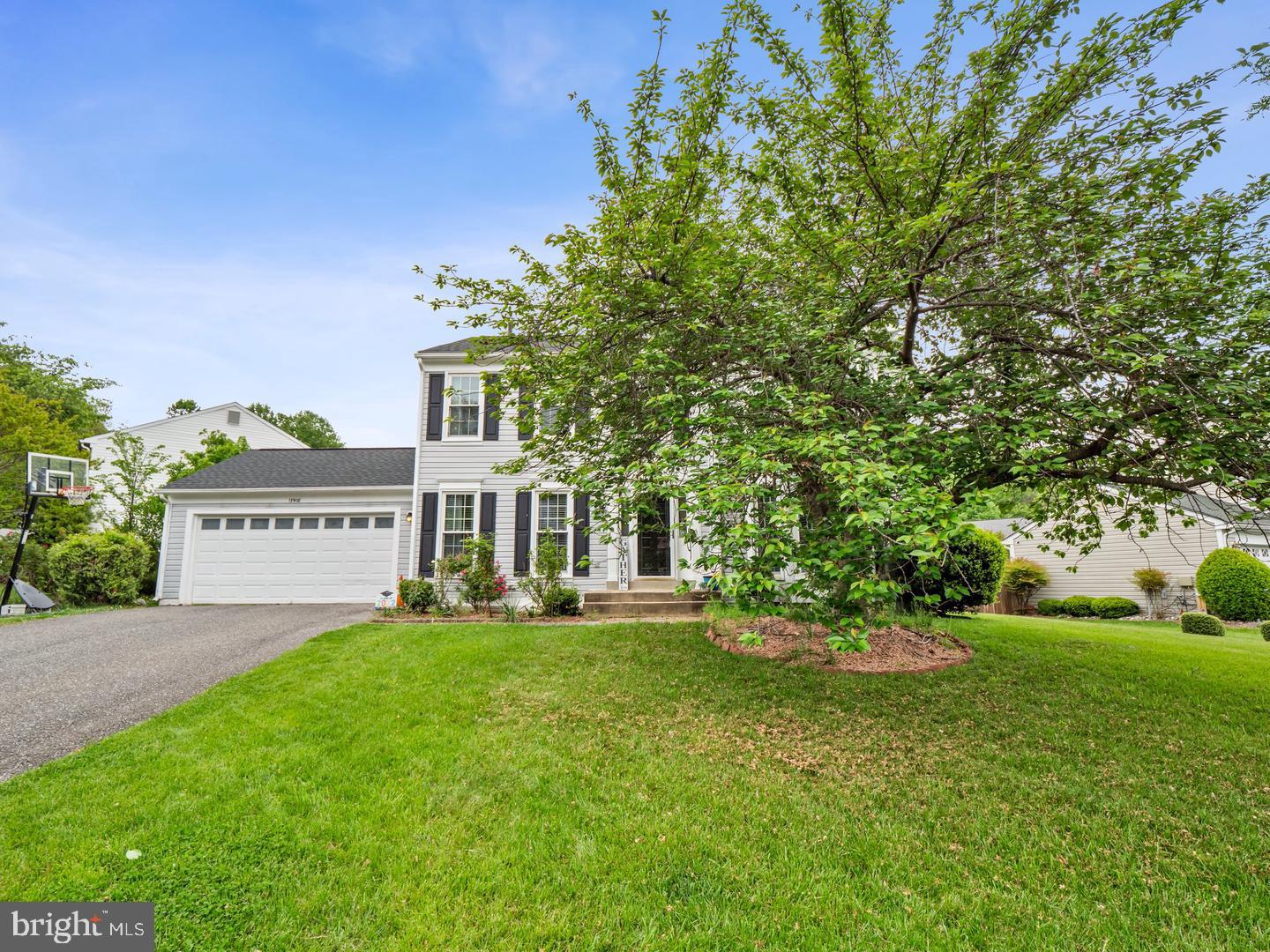 13908 Amberly Ct Property Photo 2