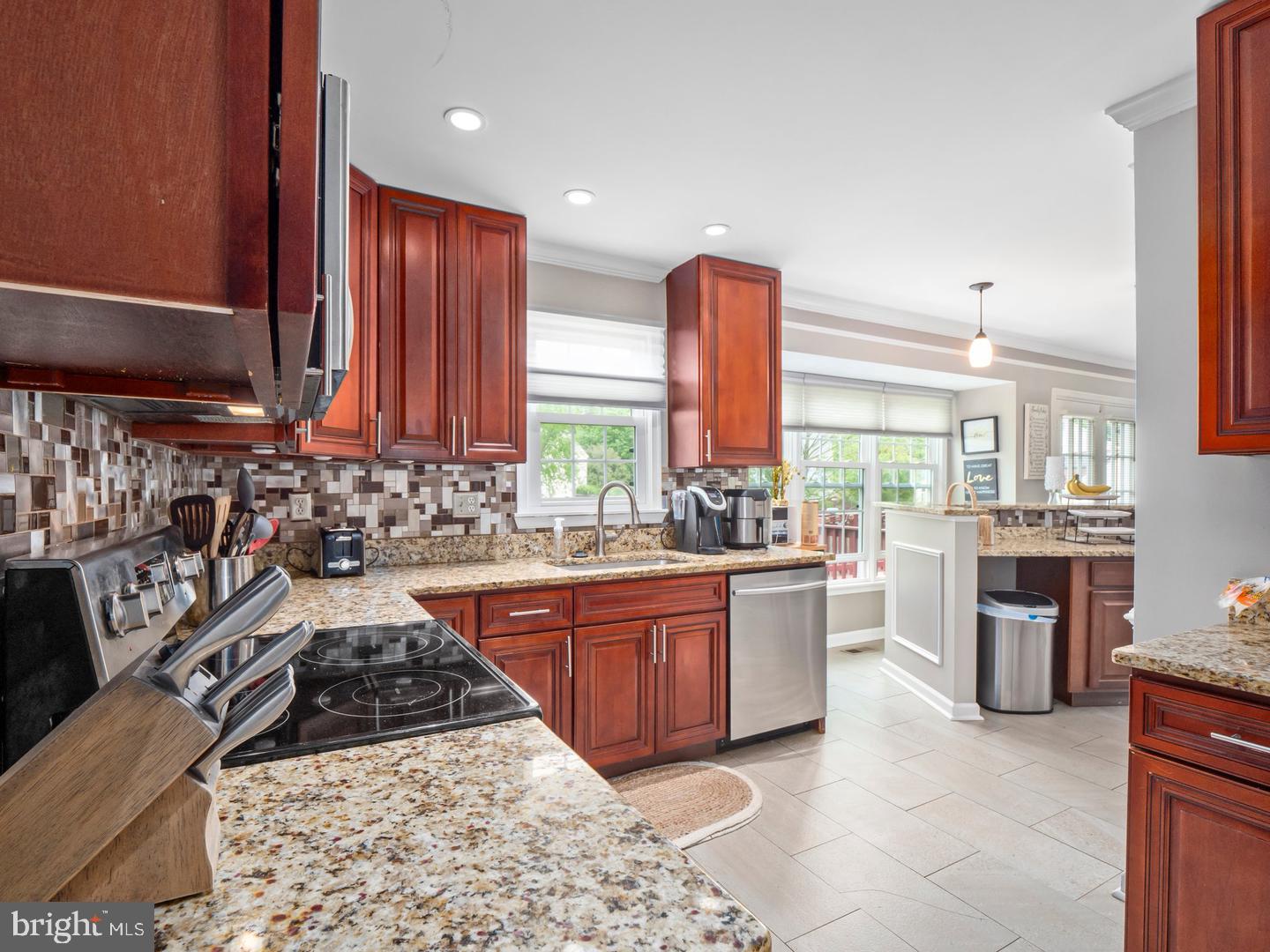 13908 Amberly Ct Property Photo 9