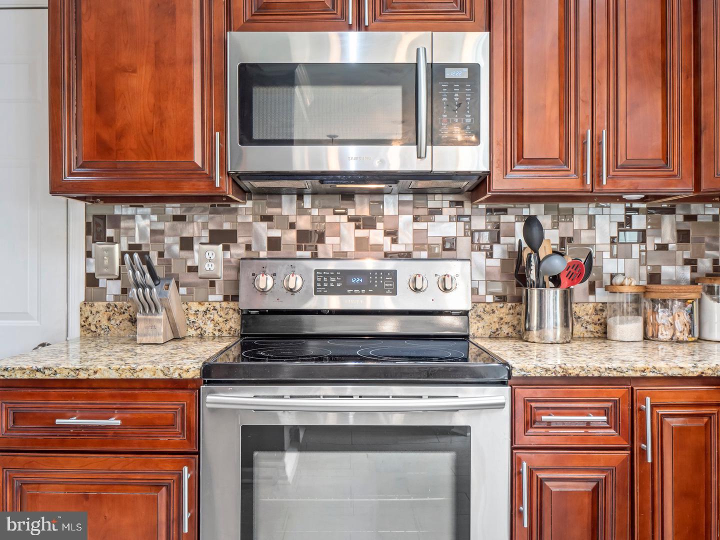 13908 Amberly Ct Property Photo 11
