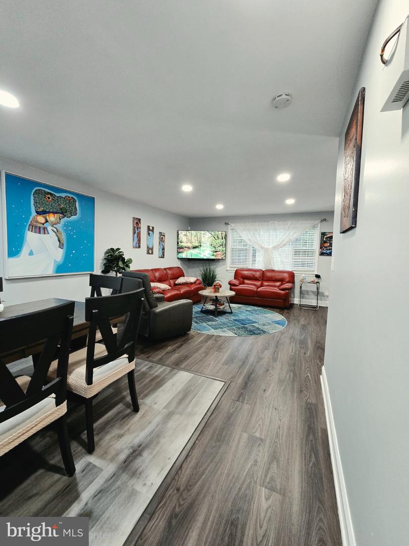 5010 40th Pl Property Photo 3