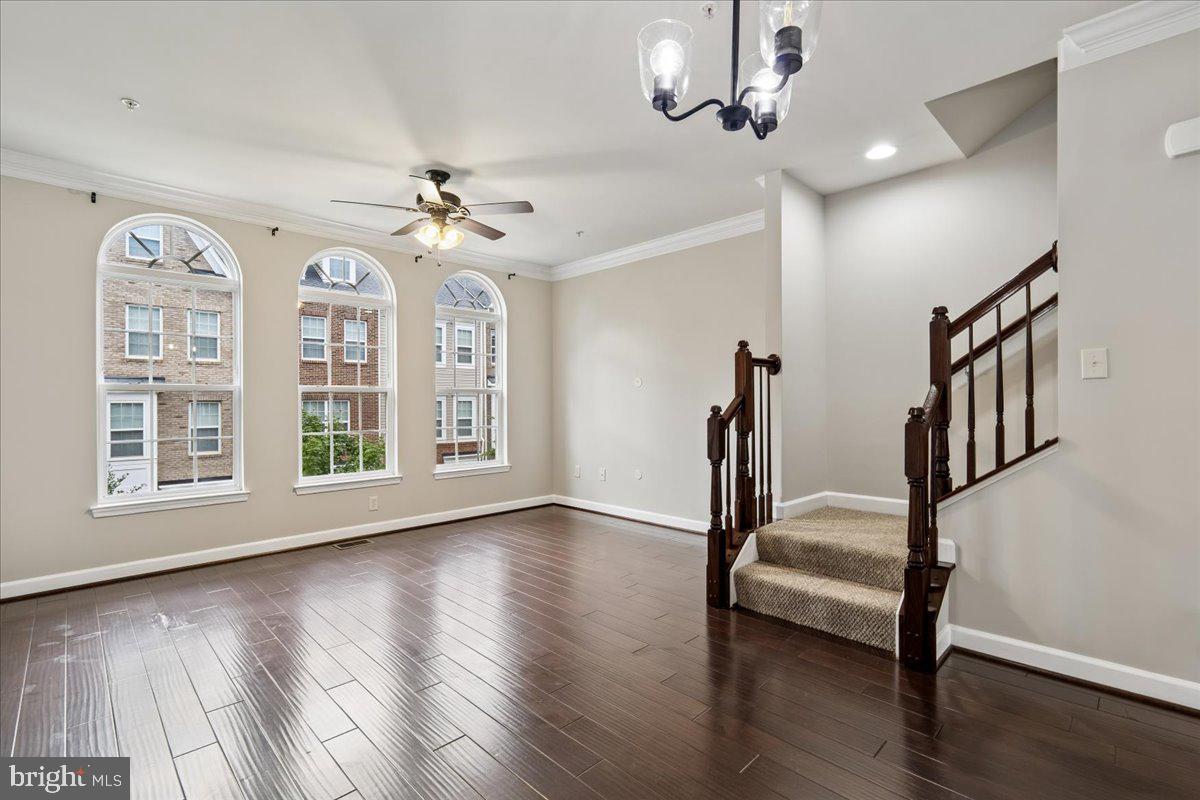 7209 Silver Thorn Way Property Photo 4