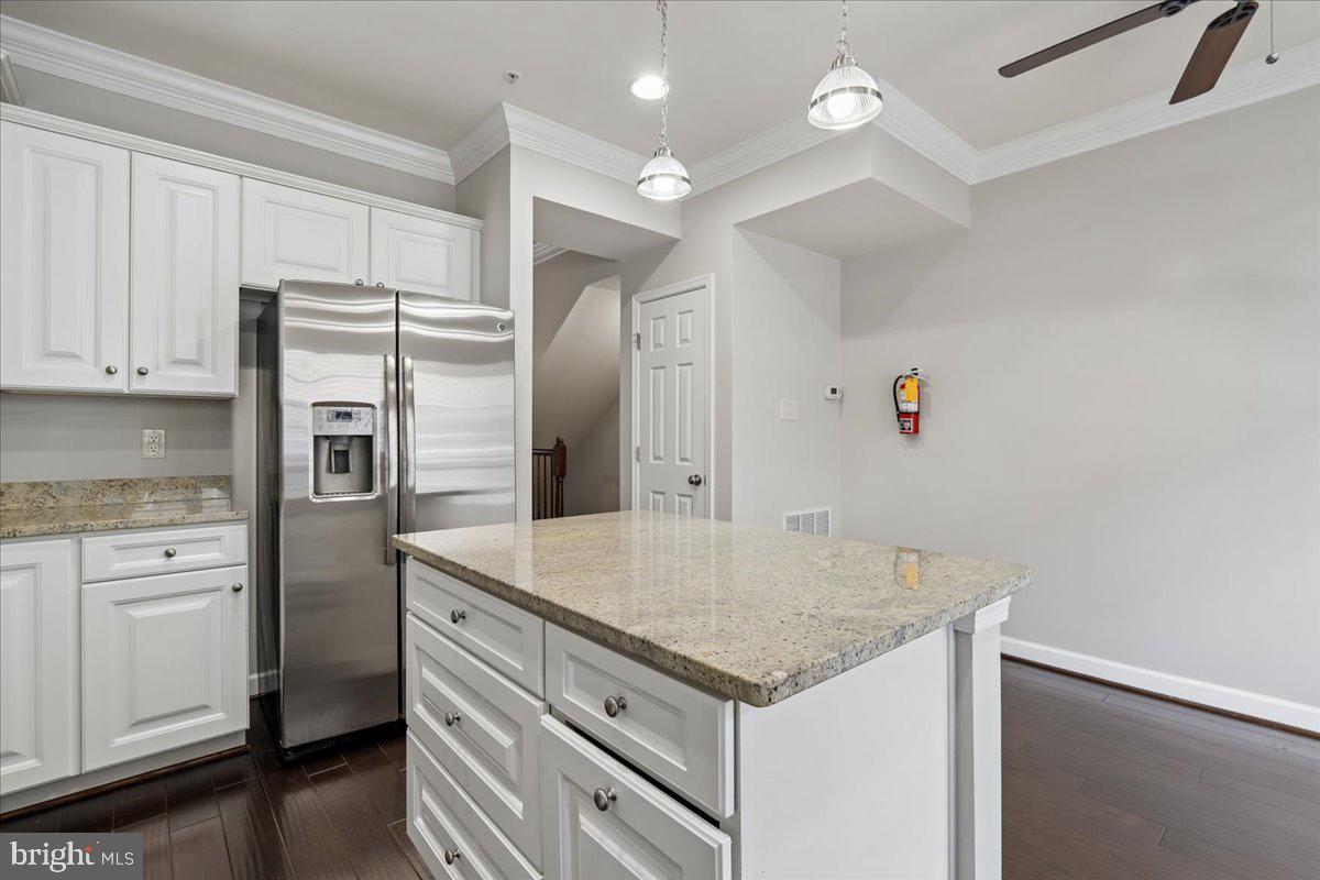 7209 Silver Thorn Way Property Photo 11