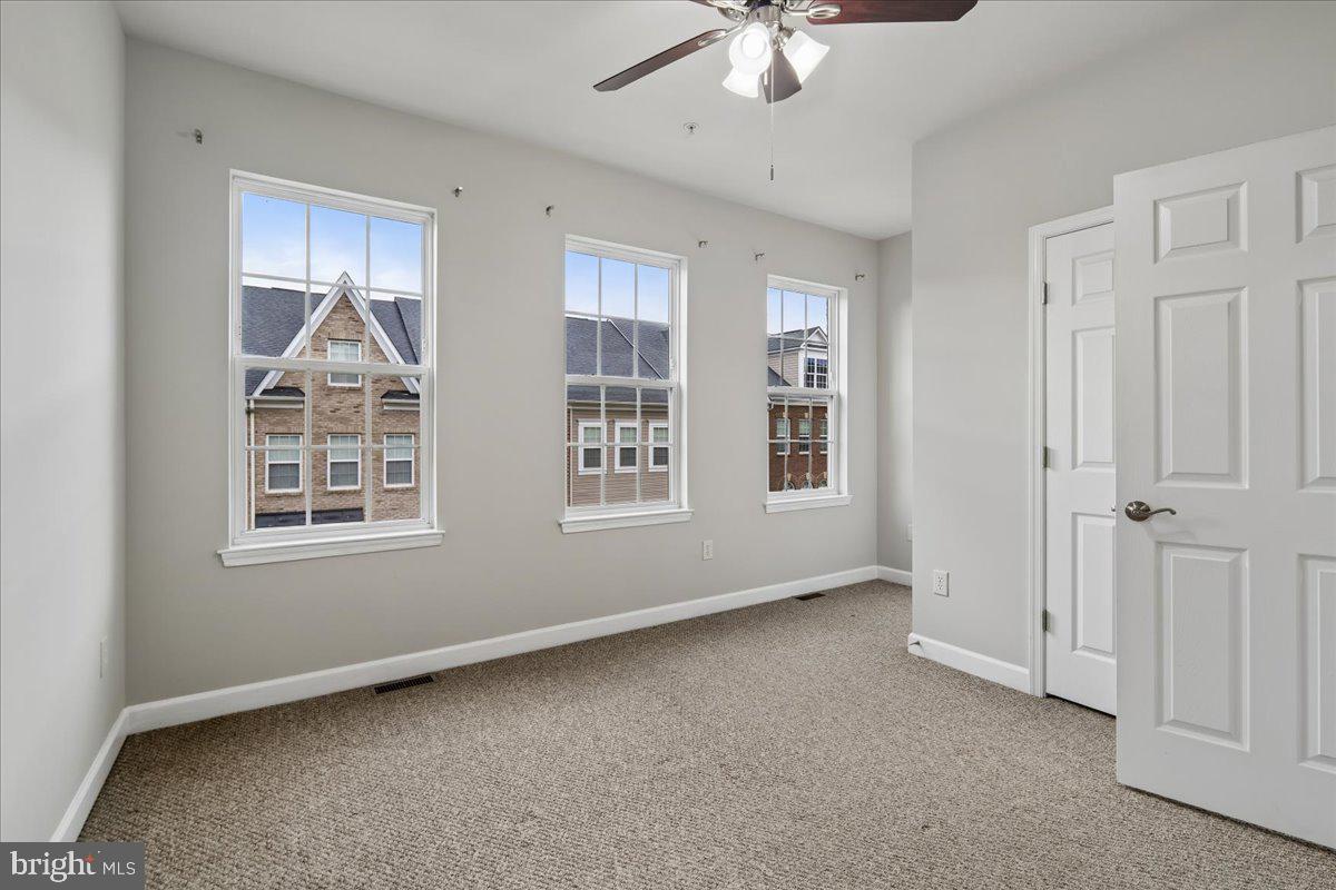 7209 Silver Thorn Way Property Photo 12