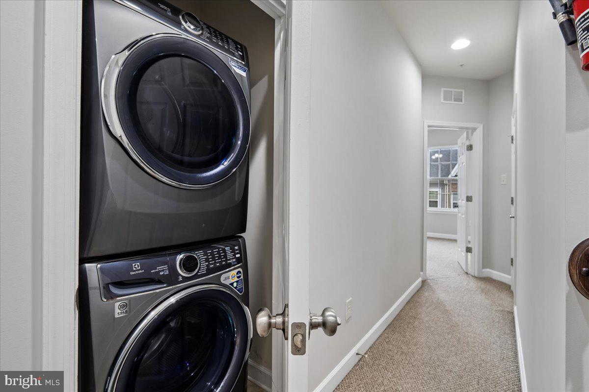 7209 Silver Thorn Way Property Photo 13