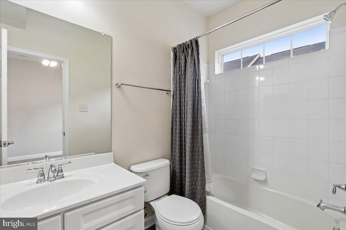 7209 Silver Thorn Way Property Photo 16