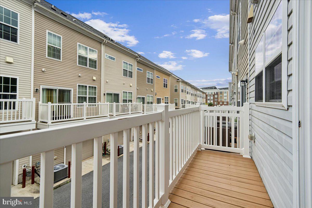 7209 Silver Thorn Way Property Photo 18