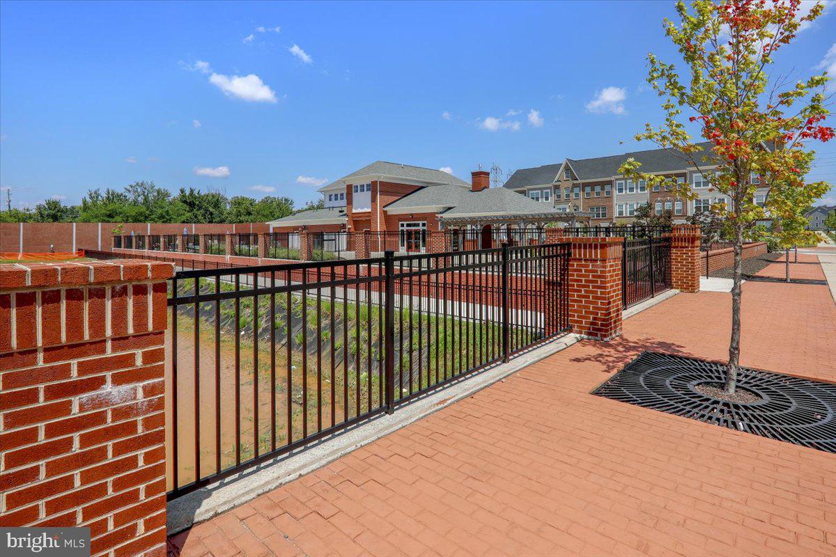 7209 Silver Thorn Way Property Photo 26