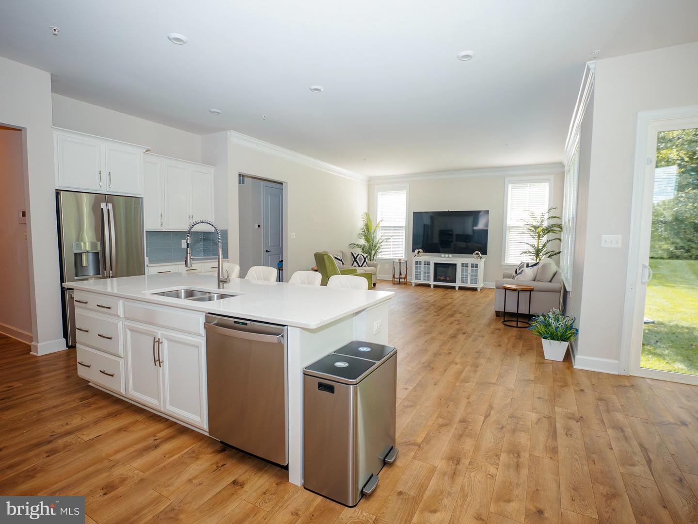 4811 Kingsford Manor Ct Property Photo 4