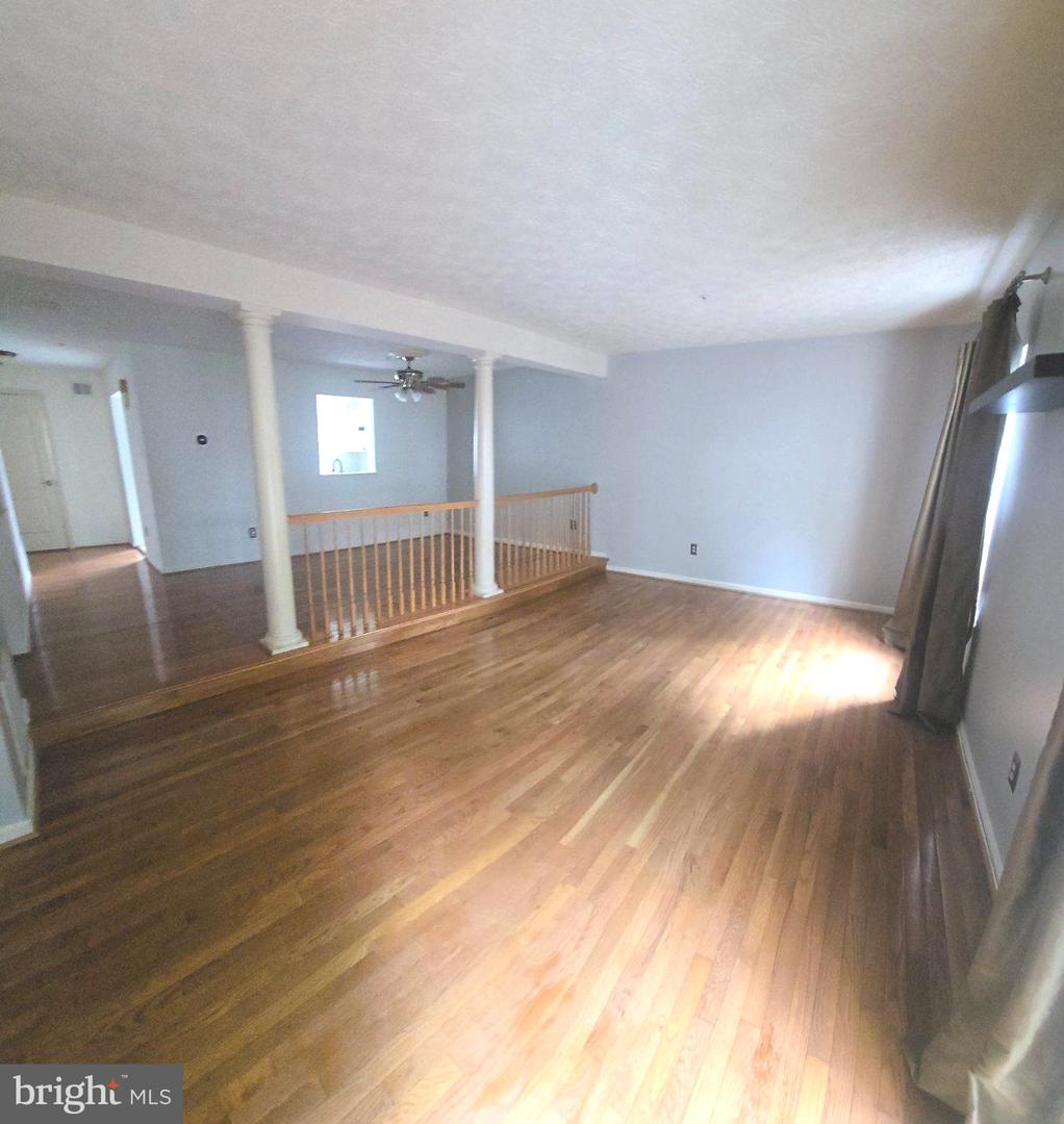 16318 Elkhorn Ln Property Photo 5