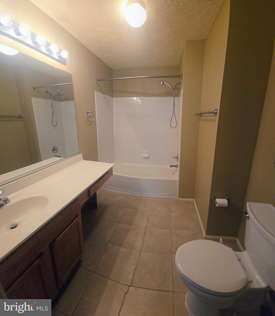 16318 Elkhorn Ln Property Photo 10