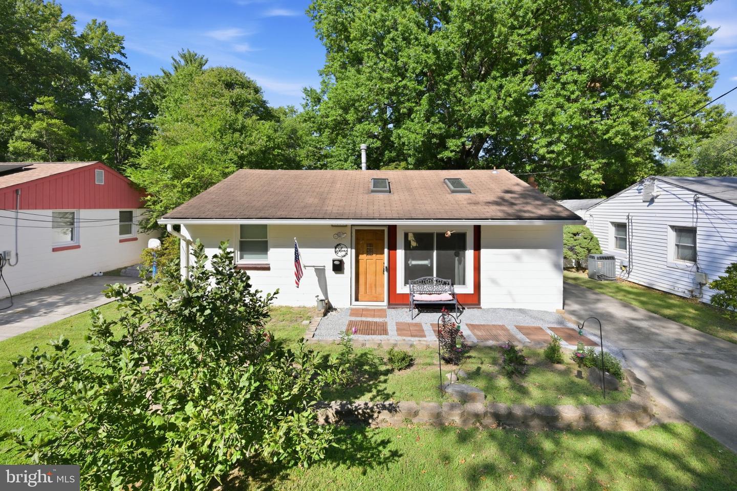 5208 Huron St Property Photo 2