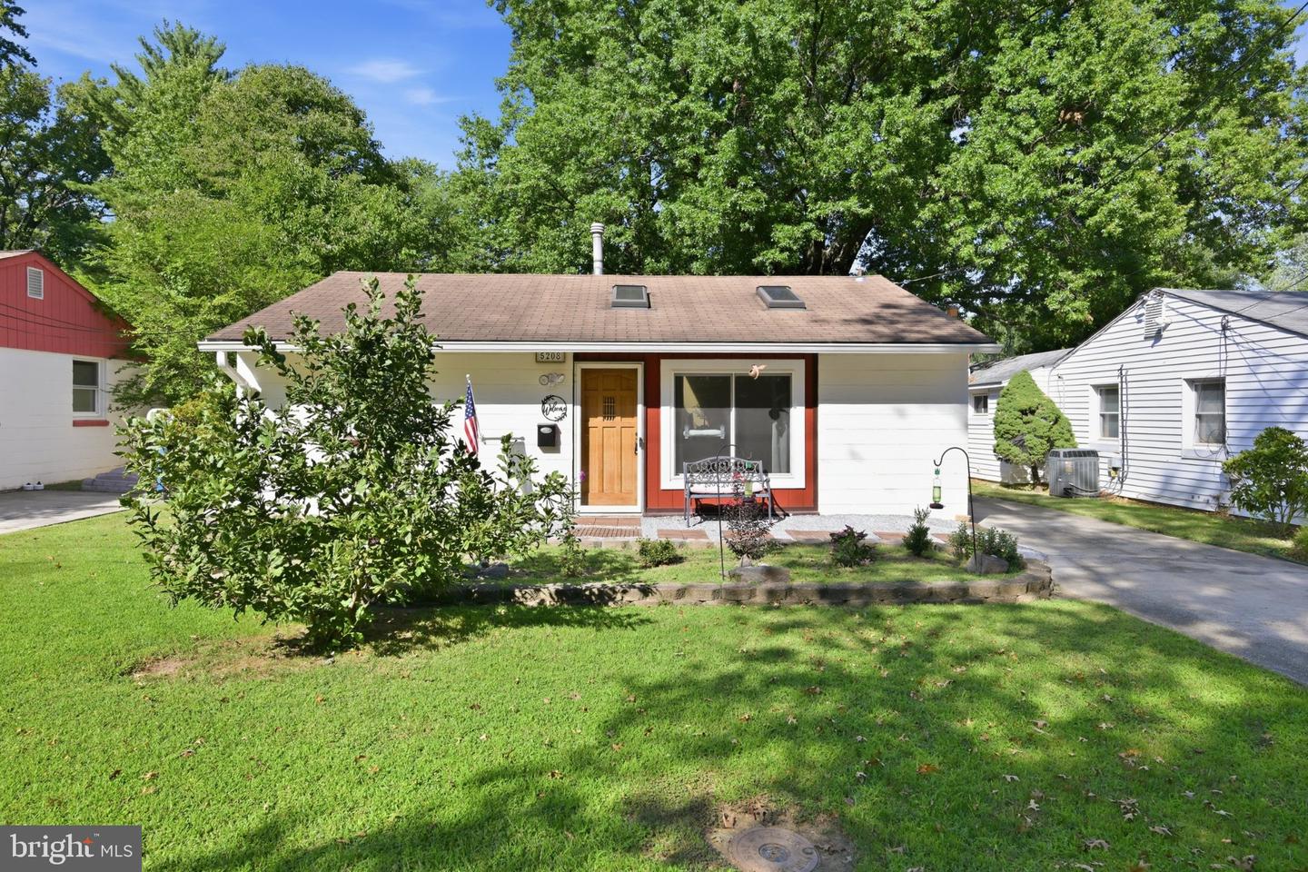 5208 Huron St Property Photo 3