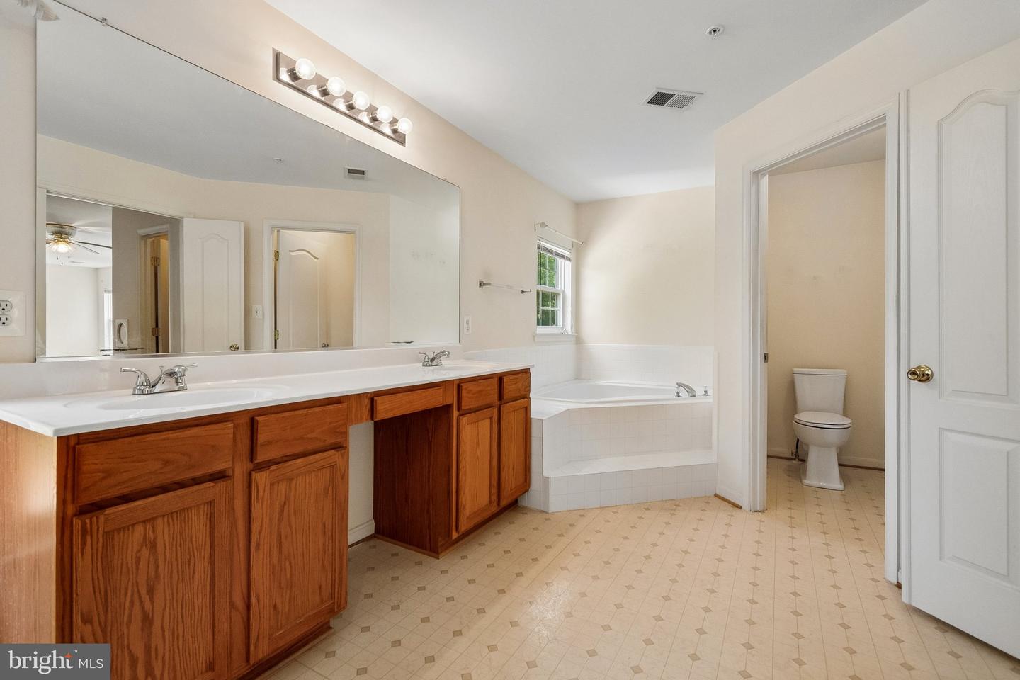 11906 Crestwood Turn Property Photo 15