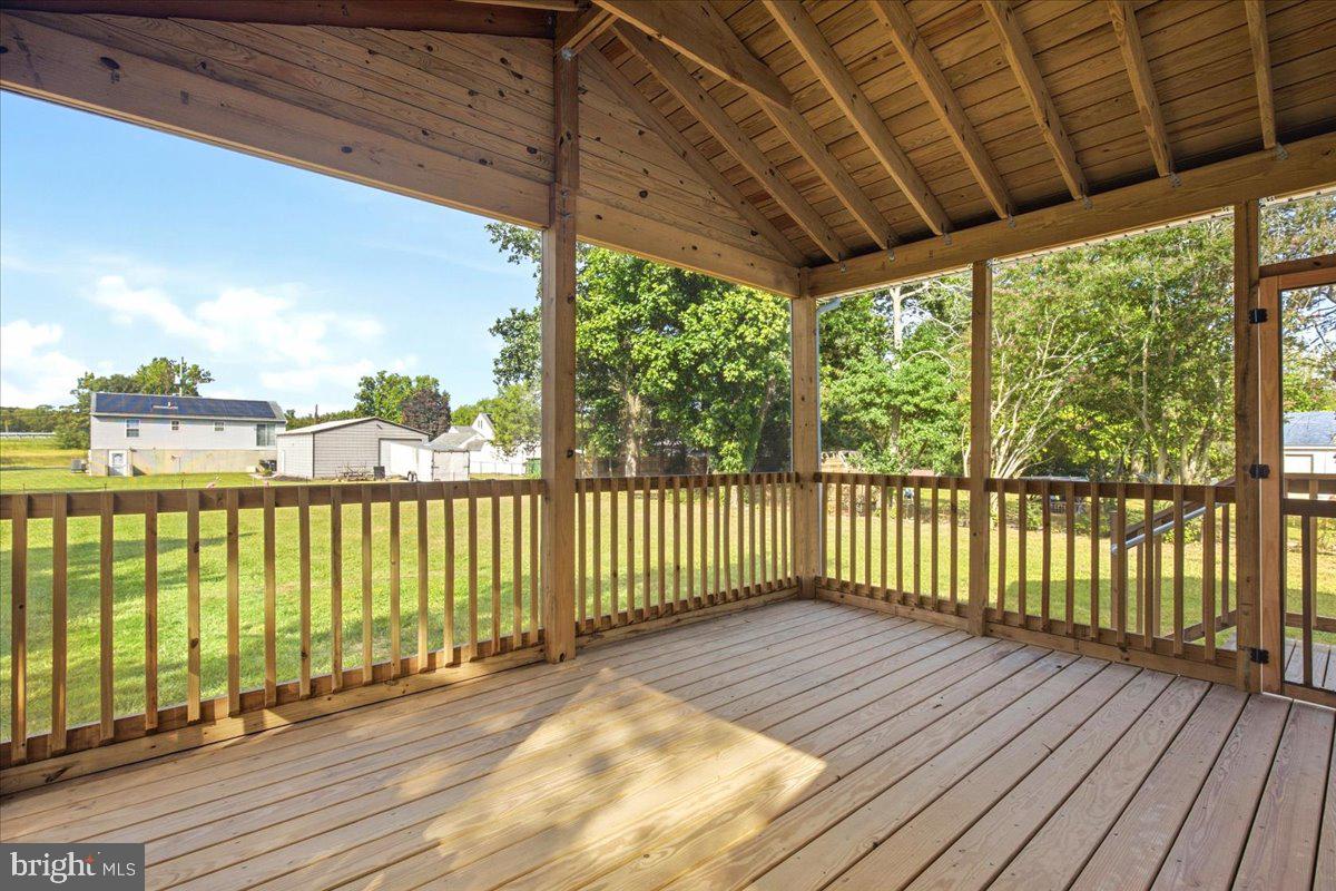 8919 Ballard Ln Property Photo 4