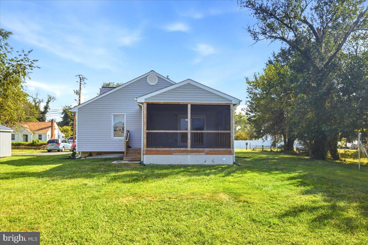 8919 Ballard Ln Property Photo 5