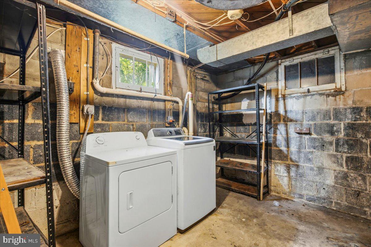 8919 Ballard Ln Property Photo 32