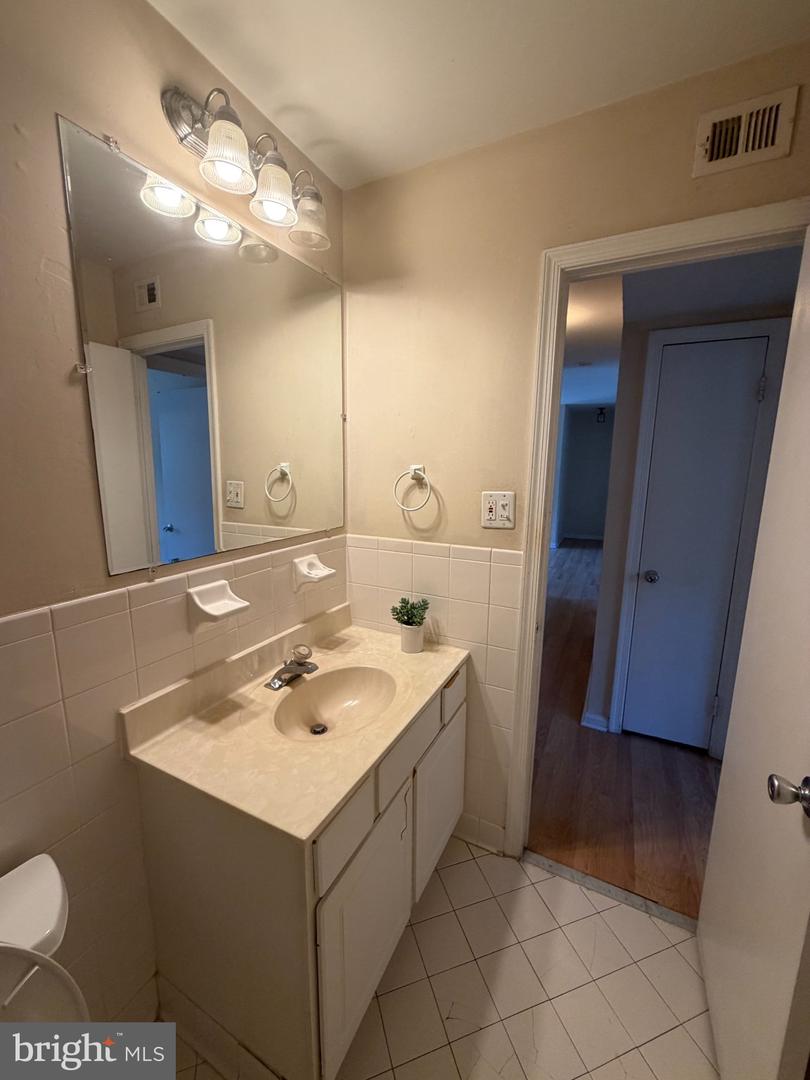 6022 Westchester Dr #301 Property Photo 8