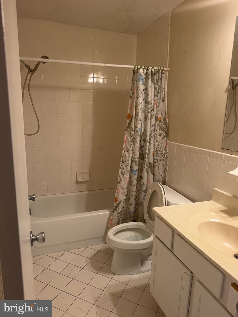 6022 Westchester Dr #301 Property Photo 9