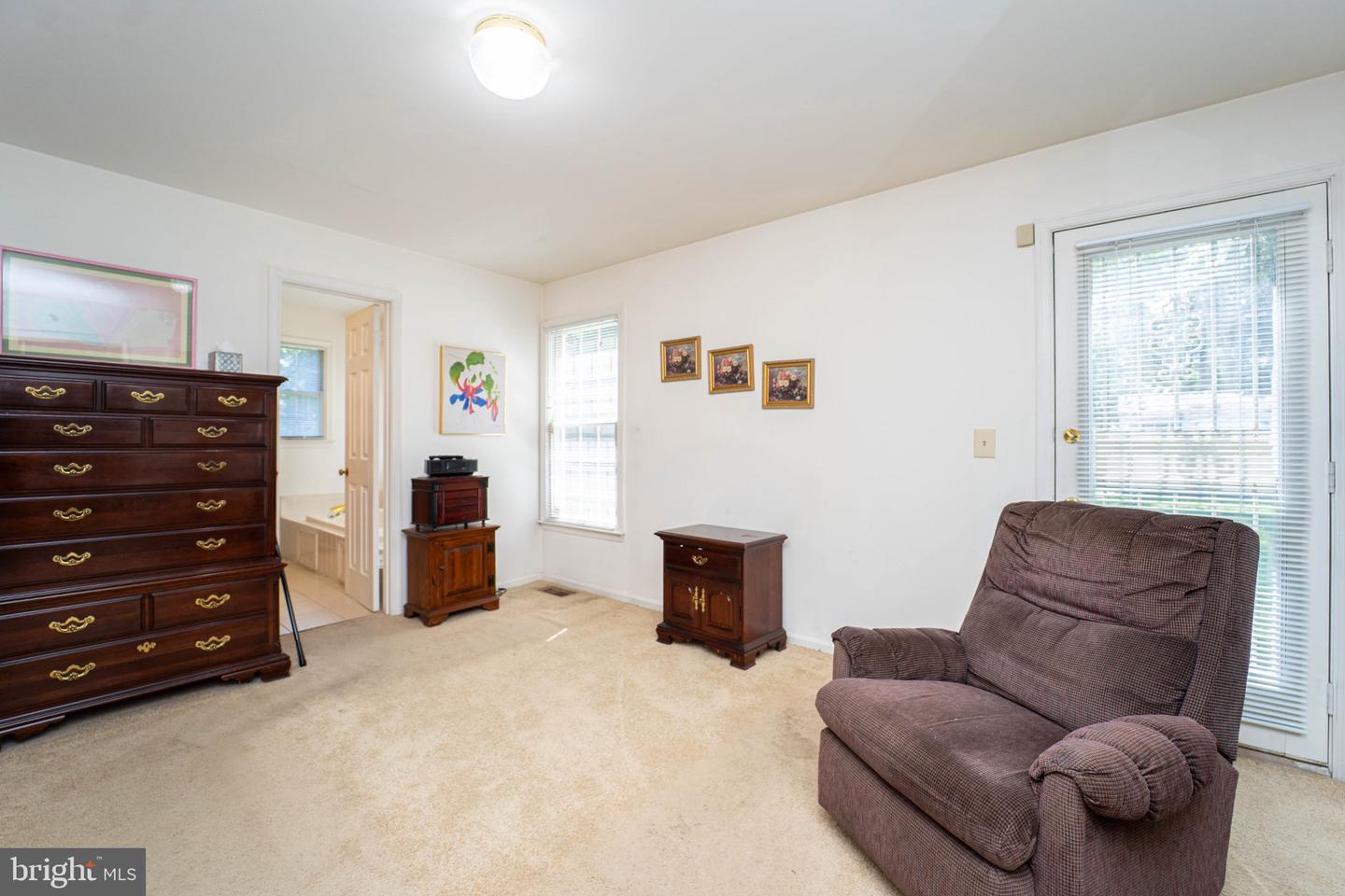 9217 Hobart St Property Photo 8