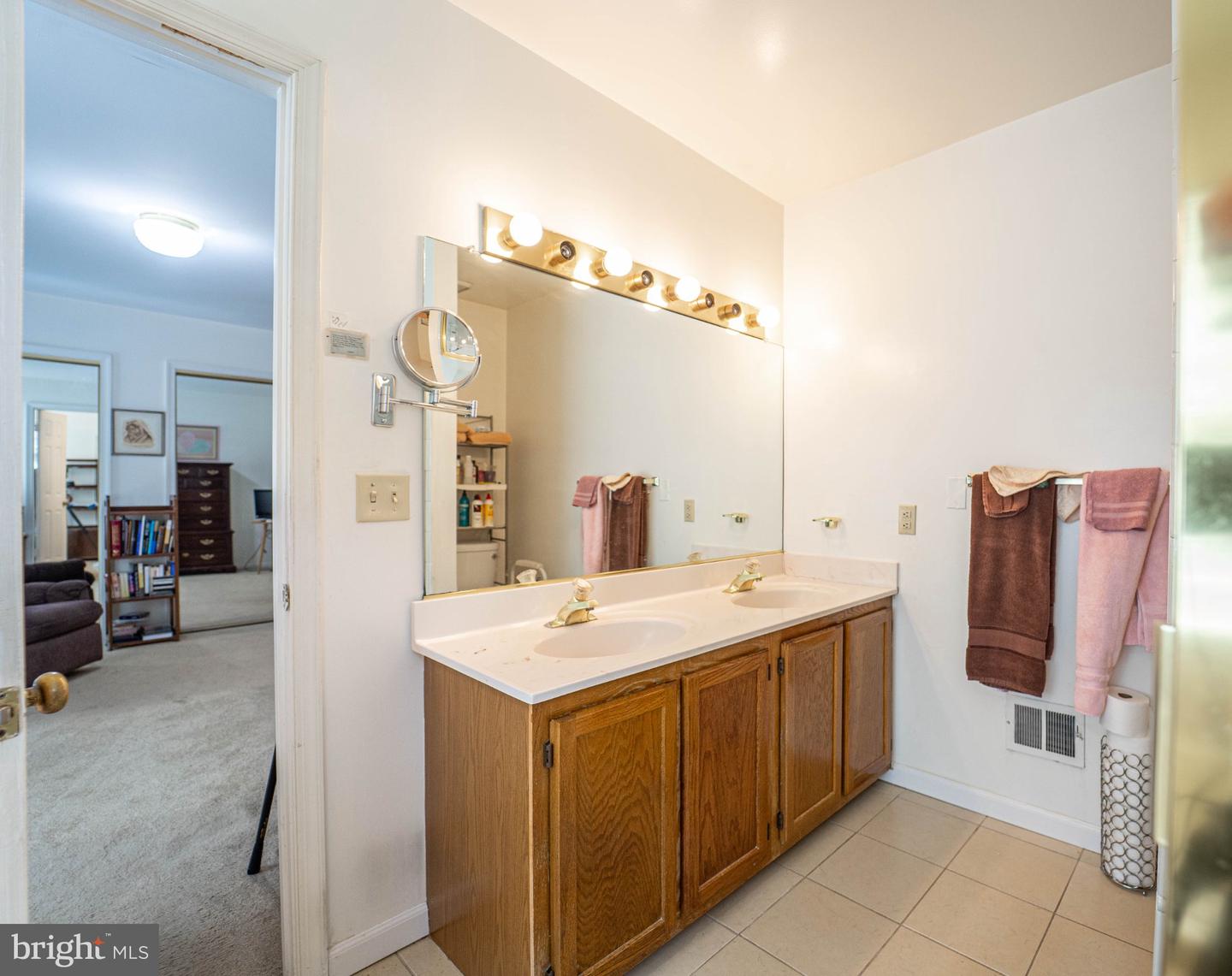 9217 Hobart St Property Photo 12