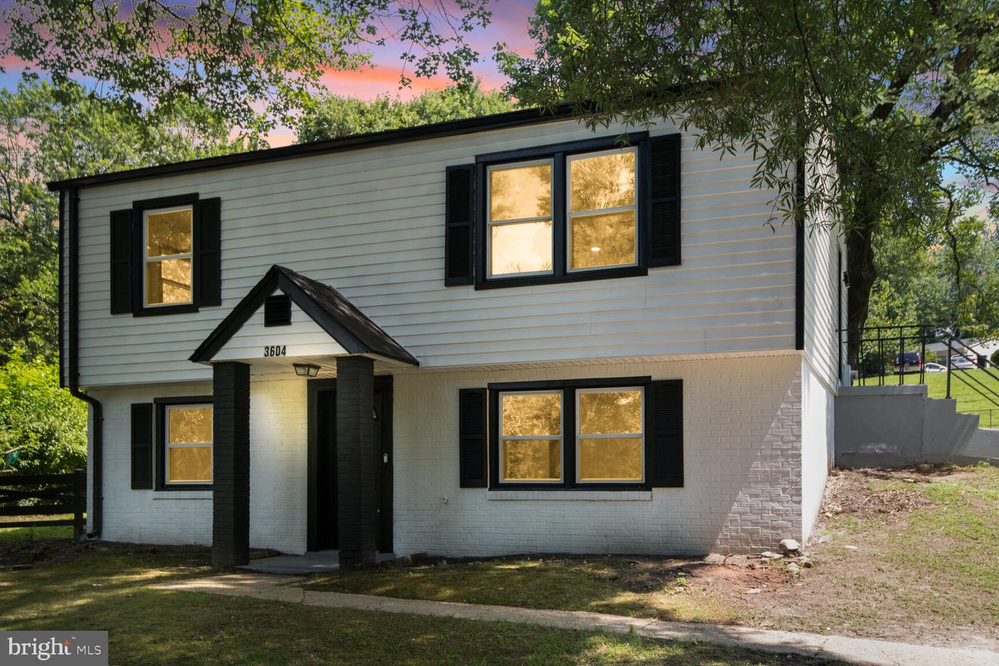 3604 HALLOWAY N Property Photo 1