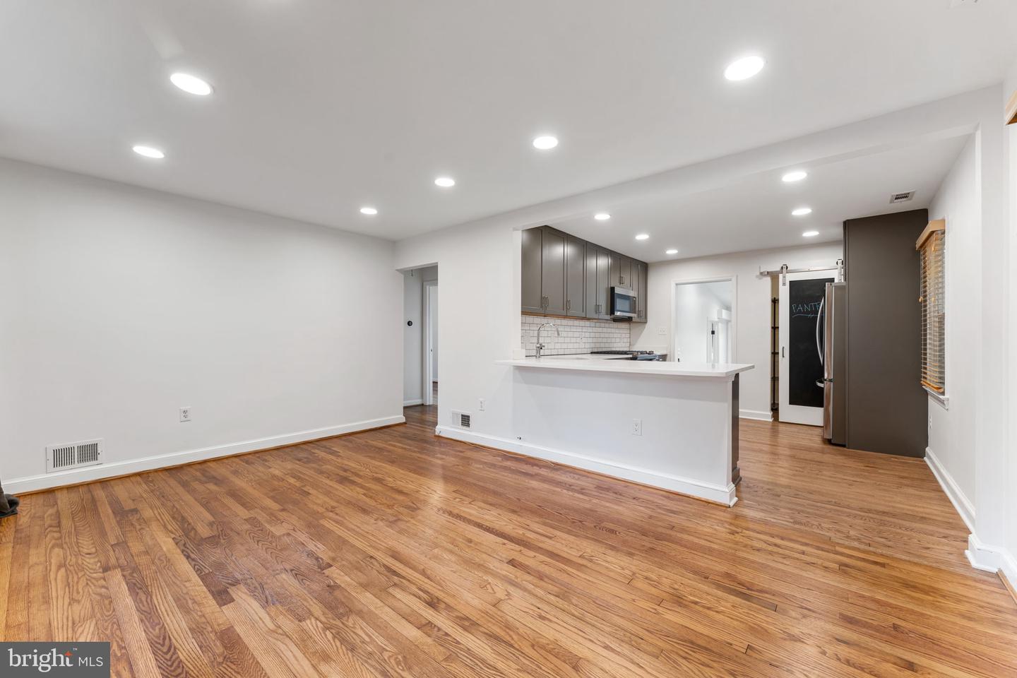5014 Sheridan St Property Photo 4