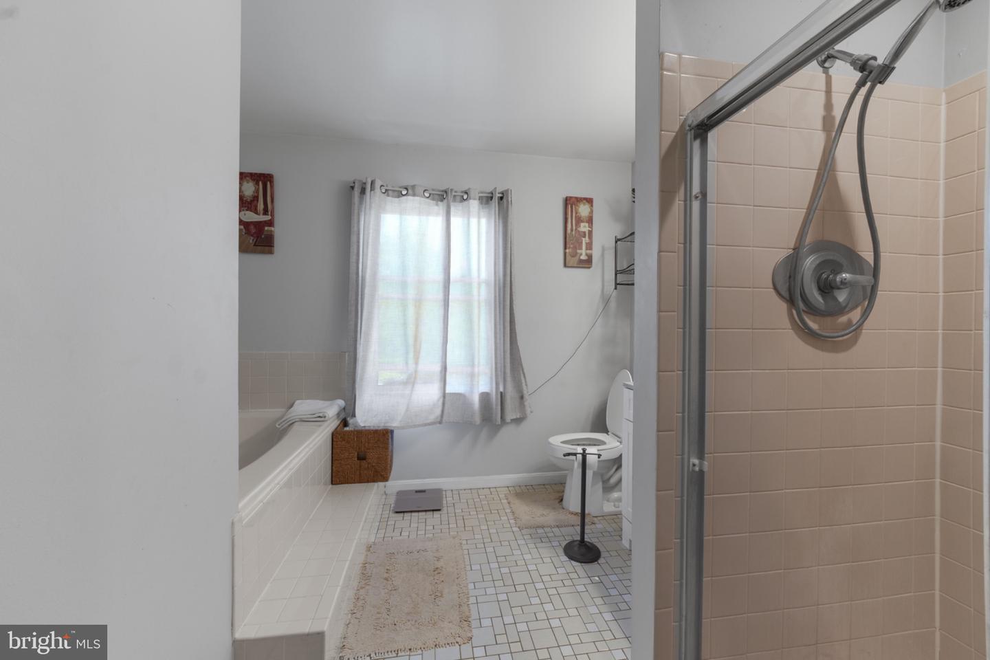 8916 Trubador Dr Property Photo 13