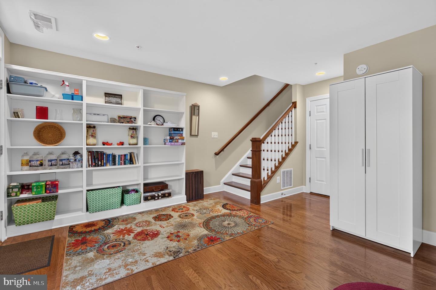 4644 Woodberry St Property Photo 6