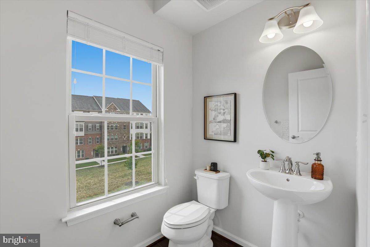 10102 Dorsey Ln Property Photo 11