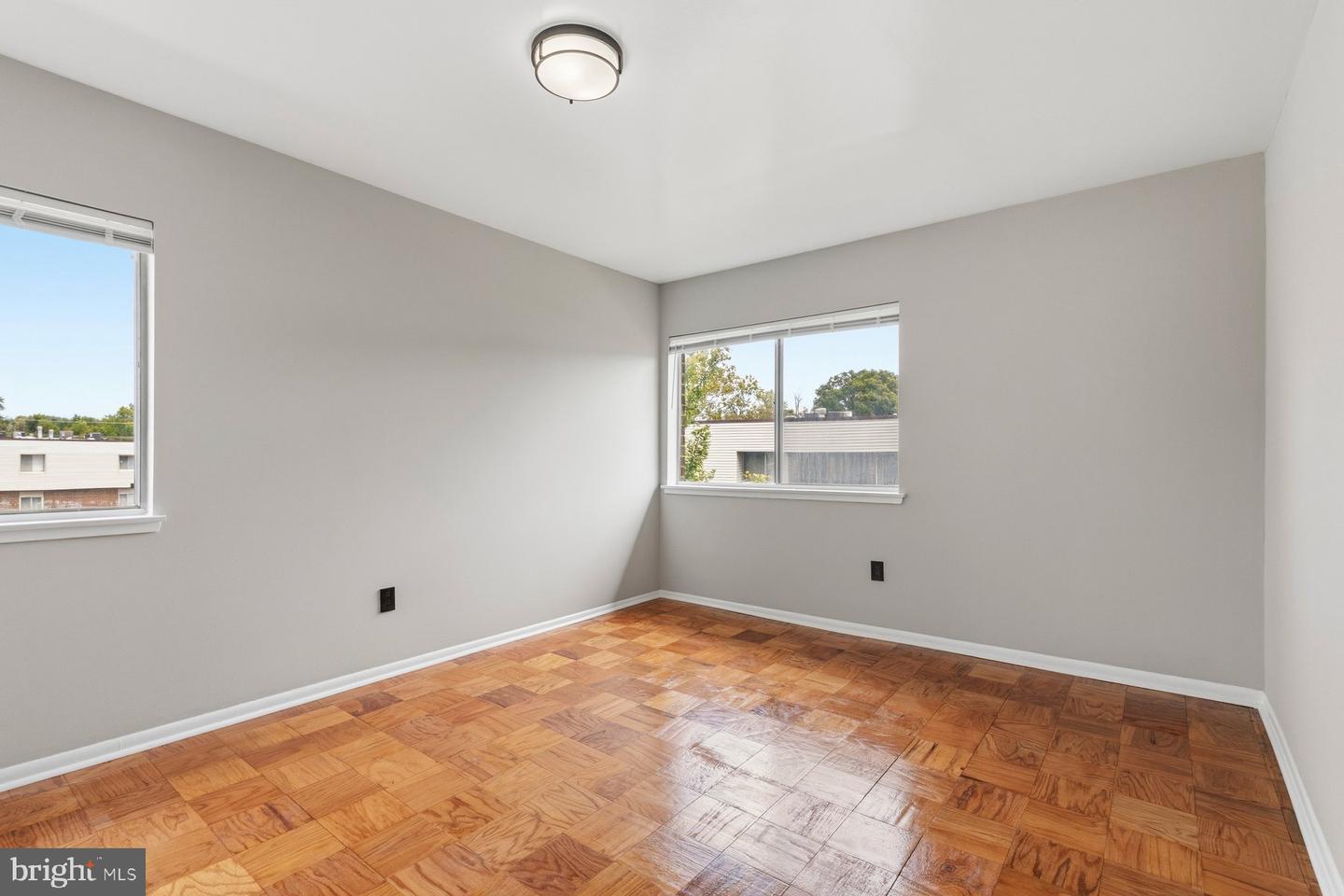 10222 Prince Pl #11-202 Property Photo 3