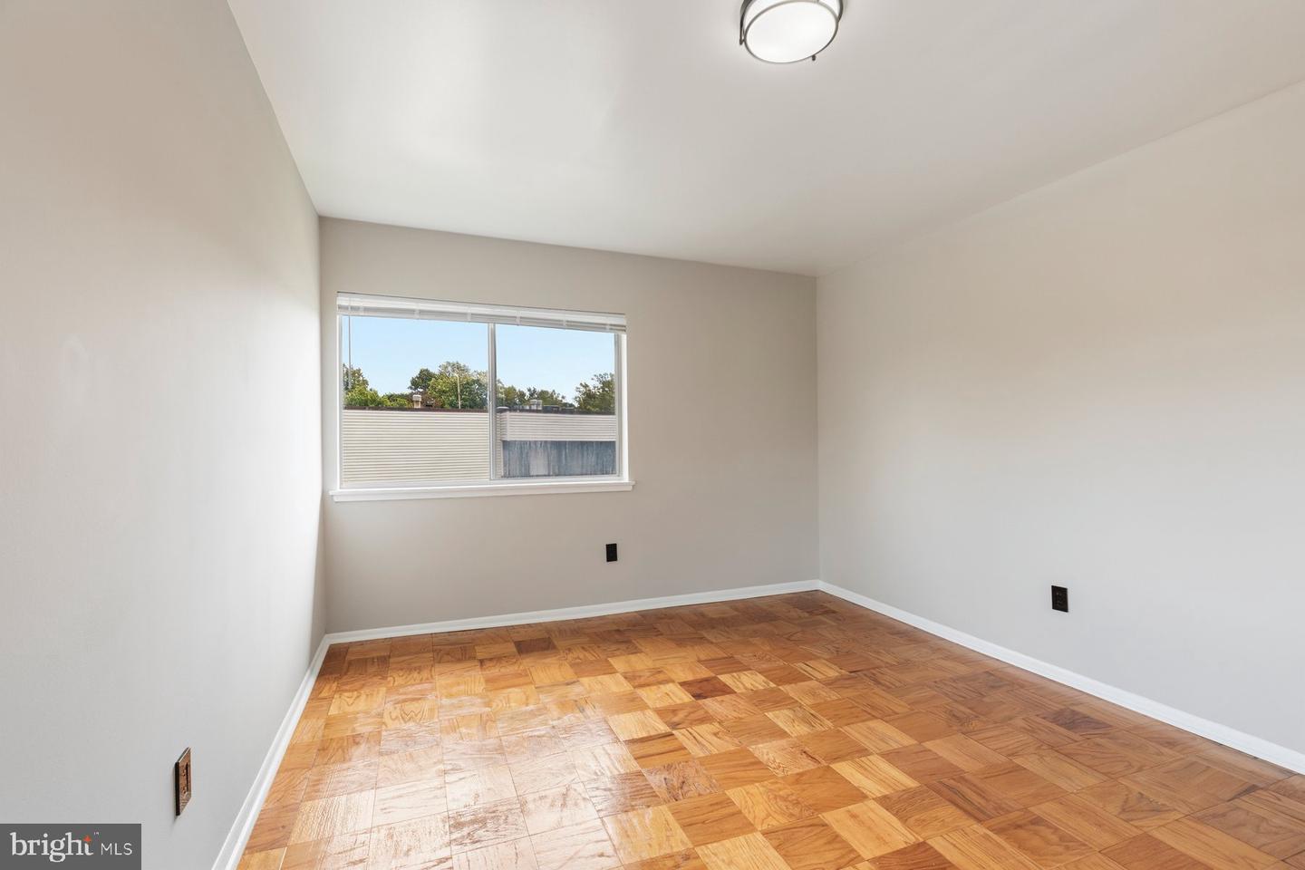 10222 Prince Pl #11-202 Property Photo 6