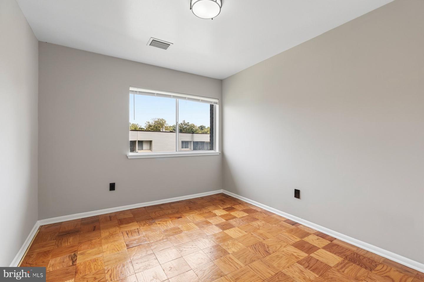 10222 Prince Pl #11-202 Property Photo 8