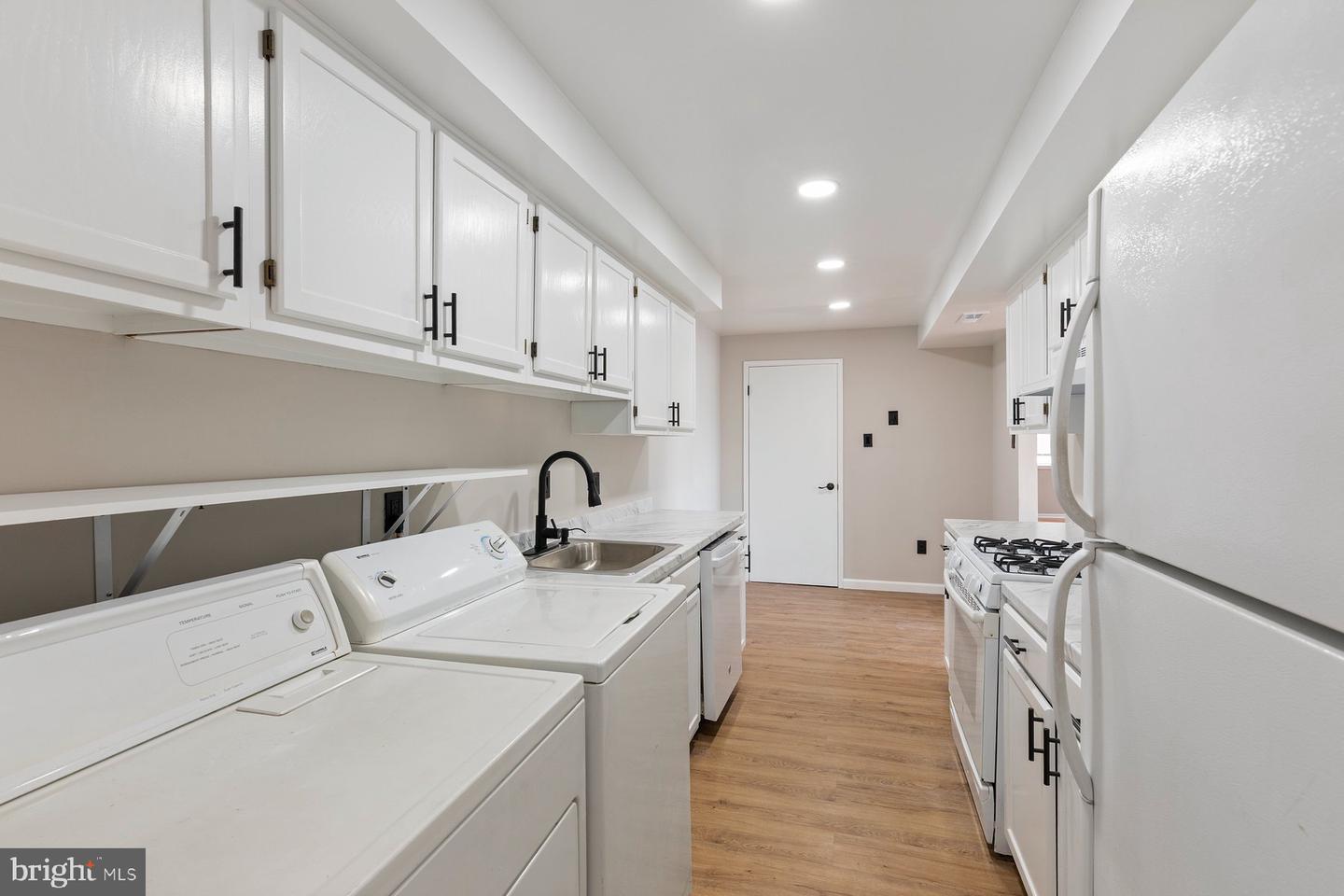 10222 Prince Pl #11-202 Property Photo 14