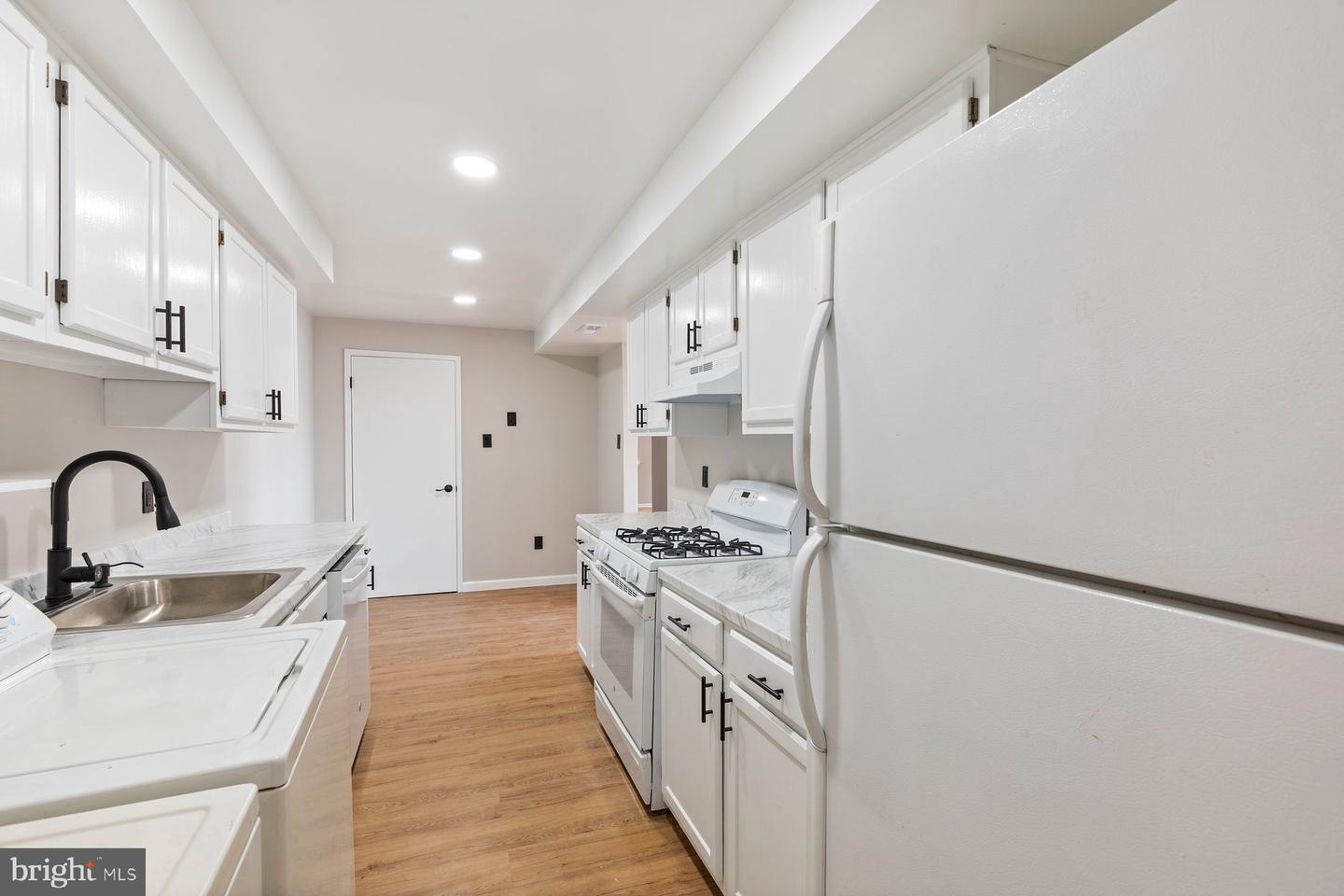 10222 Prince Pl #11-202 Property Photo 15