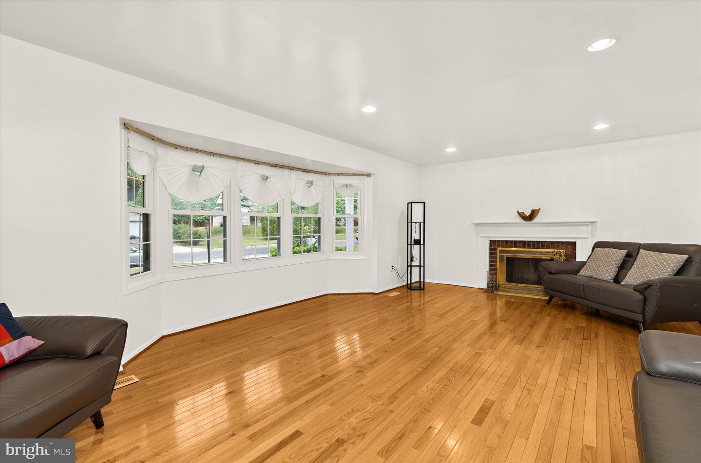 9203 Twin Hill Ln Property Photo 18