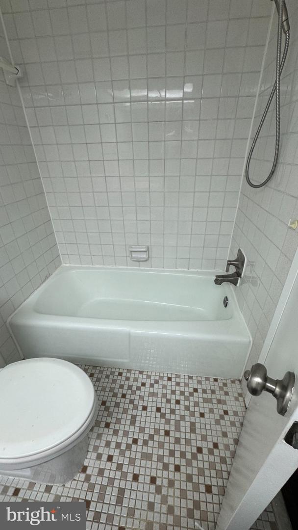 6100 Westchester Park #403 Property Photo 7