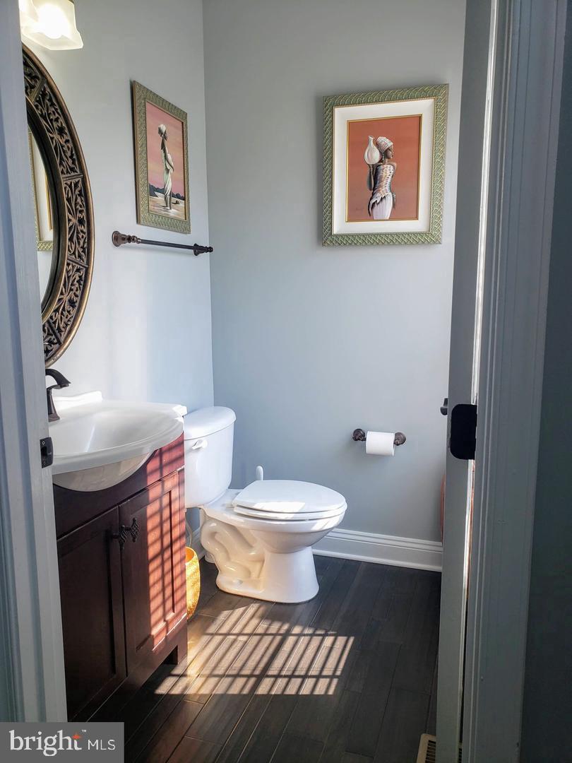 8005 Grayden Ln Property Photo 3