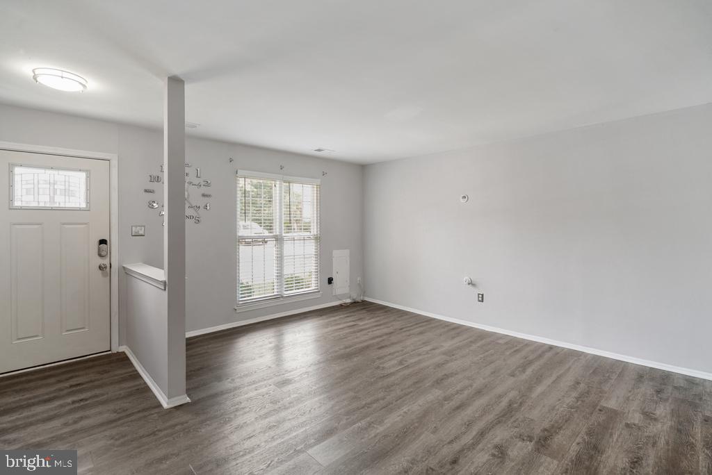 2279 Prince Of Wales Ct Property Photo 9