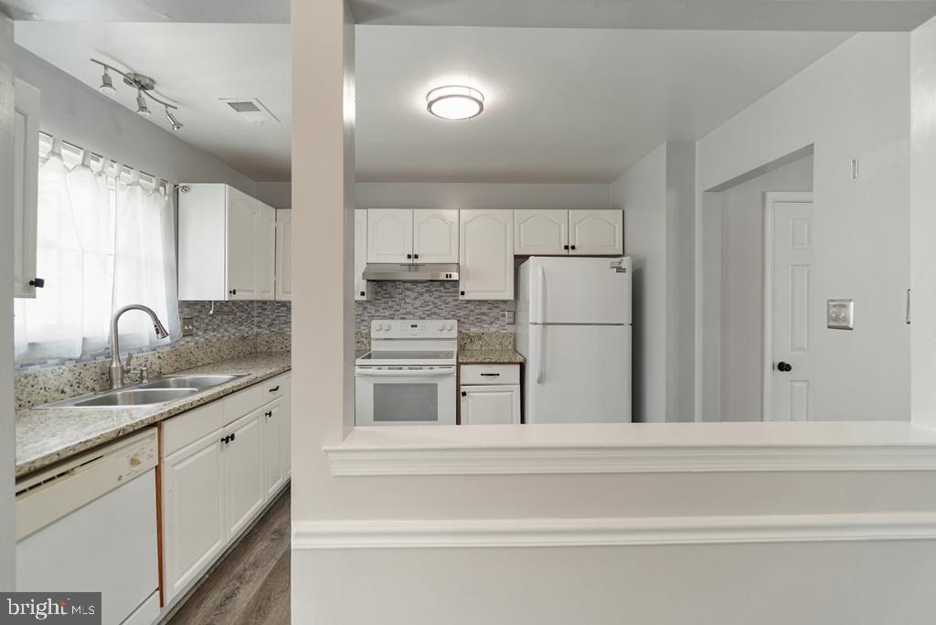 2279 Prince Of Wales Ct Property Photo 17