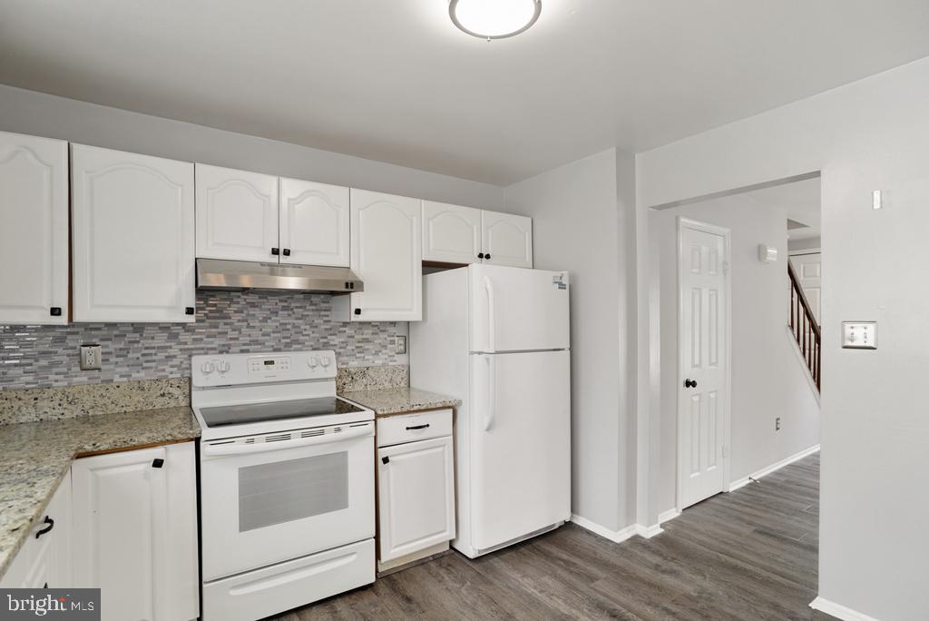 2279 Prince Of Wales Ct Property Photo 18