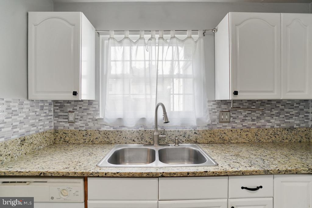 2279 Prince Of Wales Ct Property Photo 20