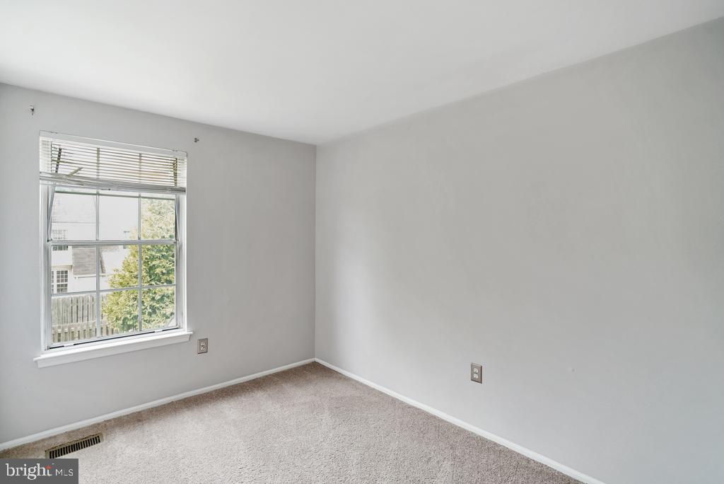 2279 Prince Of Wales Ct Property Photo 32