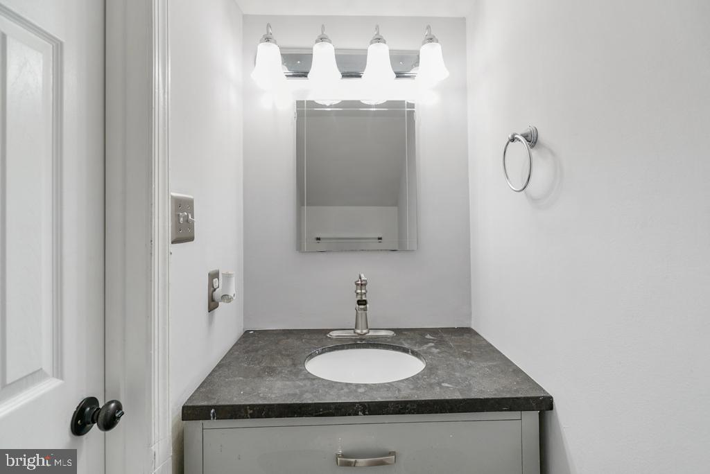 2279 Prince Of Wales Ct Property Photo 36